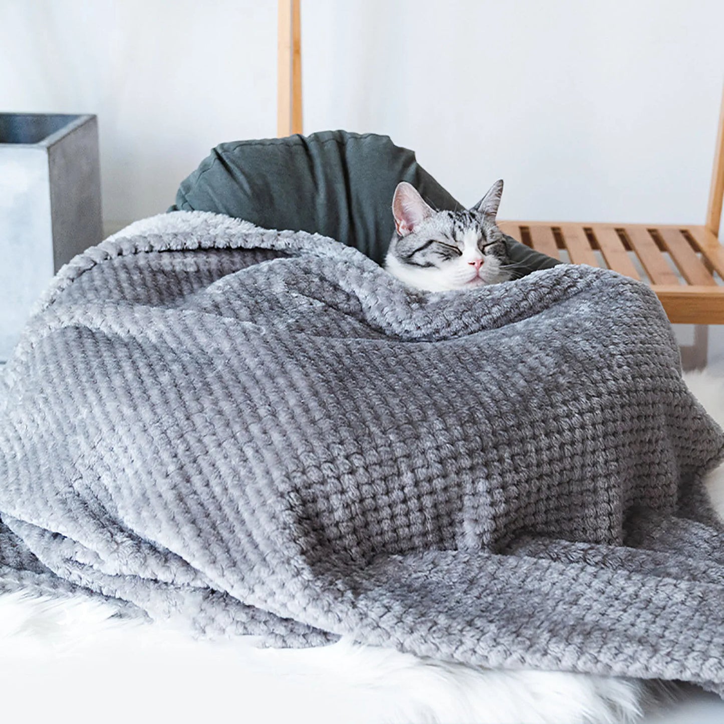 Soft Pet Blanket Plush Dog Sleeping Blanket Solid Color Washable Sofa Pad Portable Warm Cat Bed Blanket Home Carpet For Winter