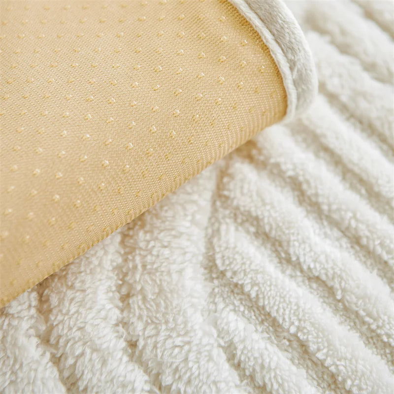 Tuffed Fleece Jacquard Sofa Cover, Winter Thickened Slipcover Soft and Comfortable Modern Fleece Non-Slip Sofa Towel