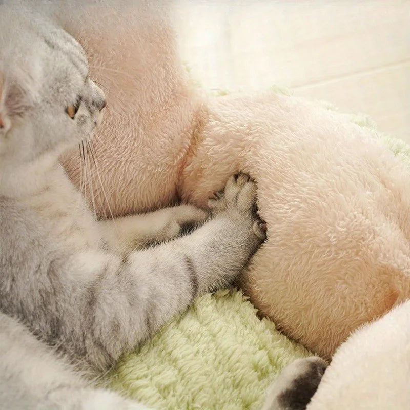 Cats Bed Warm Dogs Accessories Fluffy Houses and Habitats Plush Pet for Winter Goods House Cushions Things Puppy Products Basket